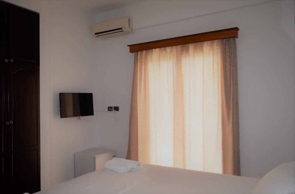Hotel Jb *